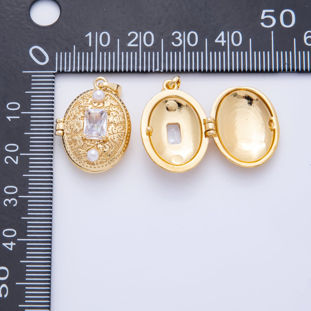 18K Gold Filled 27mm Cubic CZ Vintage - style Centerpiece Locket Pendant | AH801 - DLUXCA