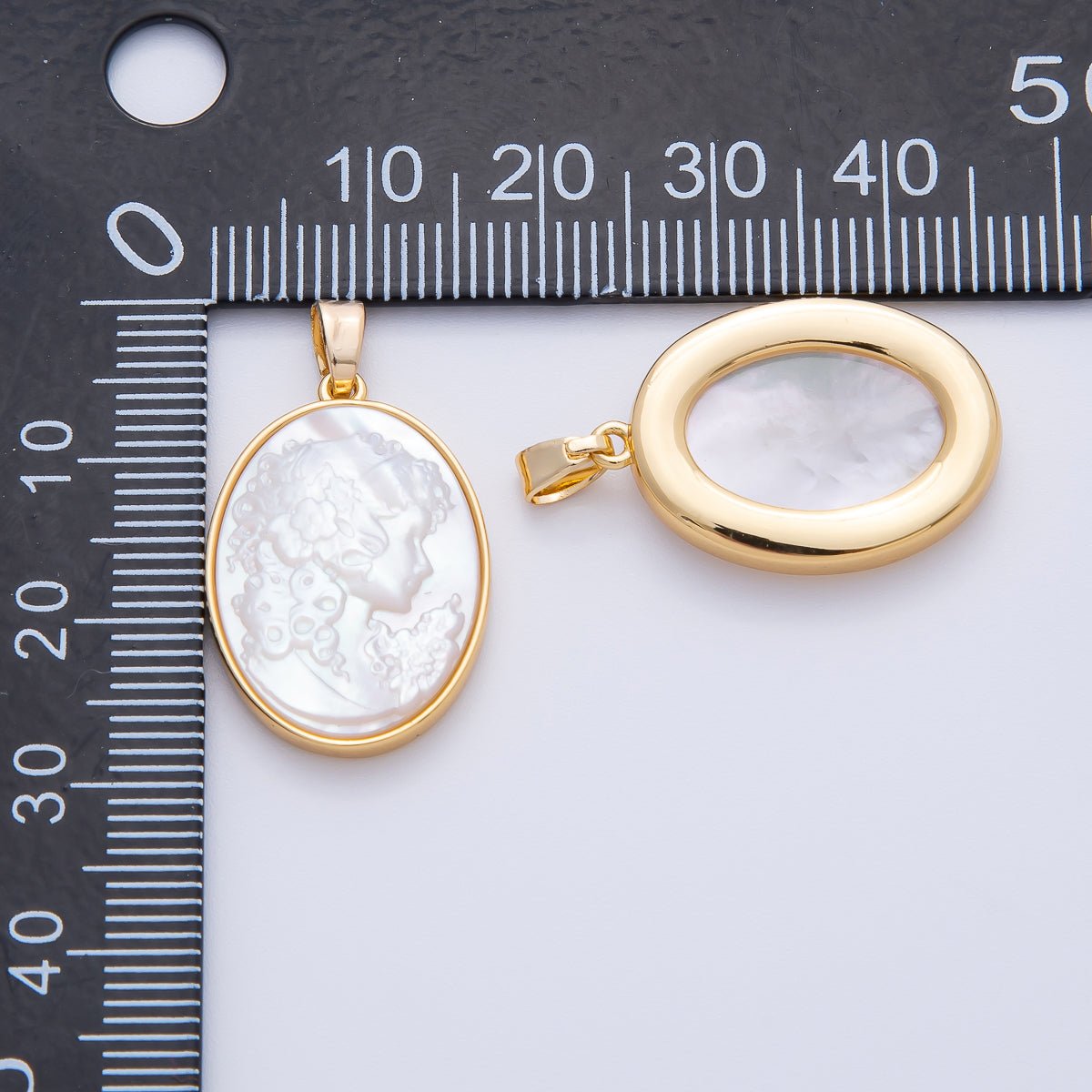 18K Gold Filled 28mm Butterfly Shell Oval Medallion Young Princess Drop Pendant | AF1149 - DLUXCA