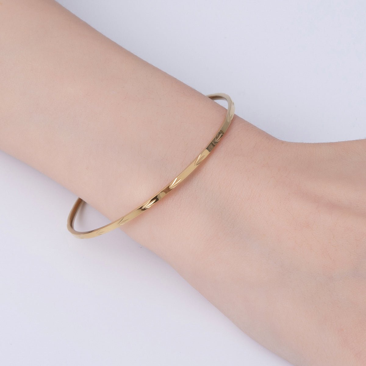 18K Gold Filled 2mm Thin Triple Lined Leaf Imprint Bangle Bracelet | WA - 1457 - DLUXCA