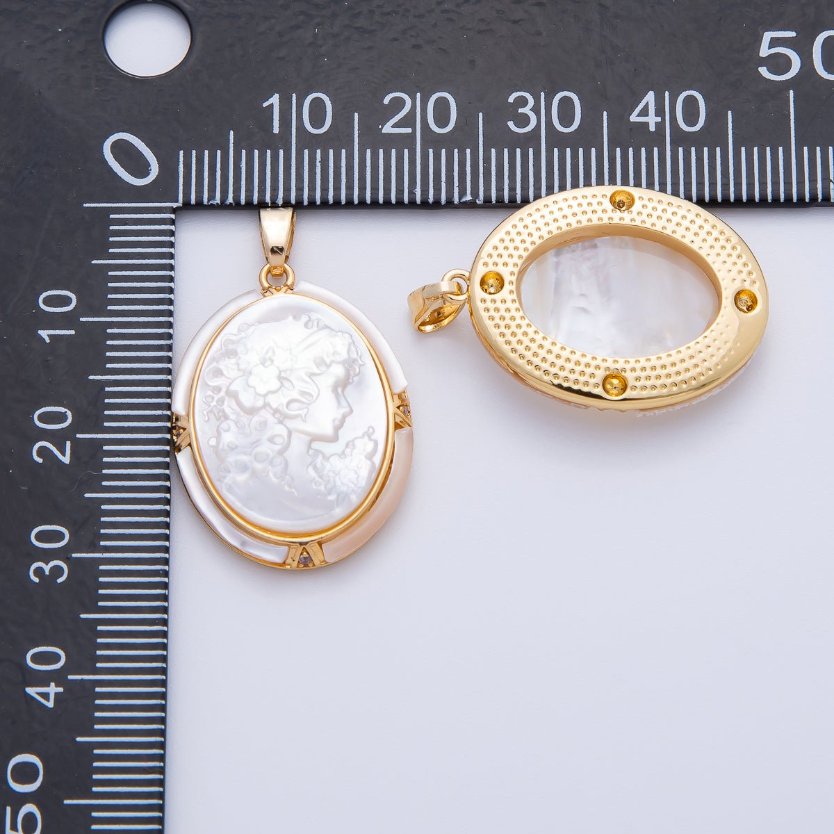18K Gold Filled 30.5mm Butterfly Shell Oval Medallion Pretty Lady Goddess Drop Pendant | AF1148 - DLUXCA