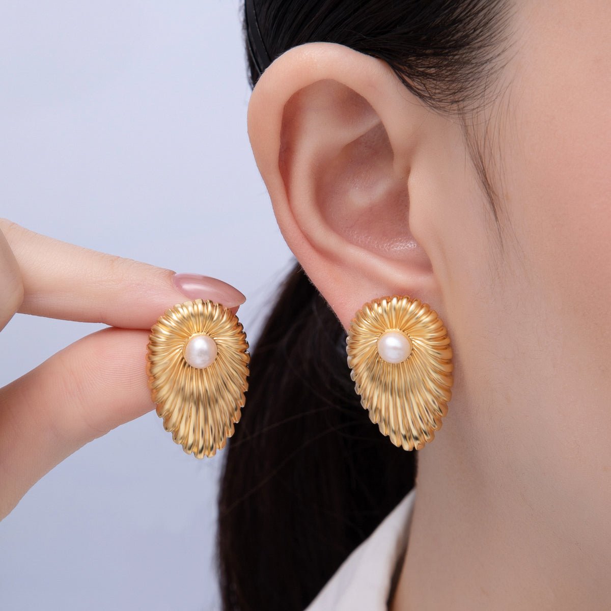 18K Gold Filled 30.5mm Shell Pearl Ribbed Teardrop Stud Earrings | AD1686 - DLUXCA