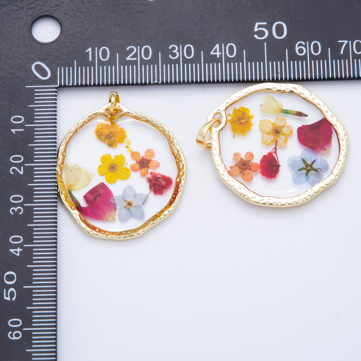 18K Gold Filled 39.5mm Resin Dried Flower Pendant | AH787 - AH792 - DLUXCA