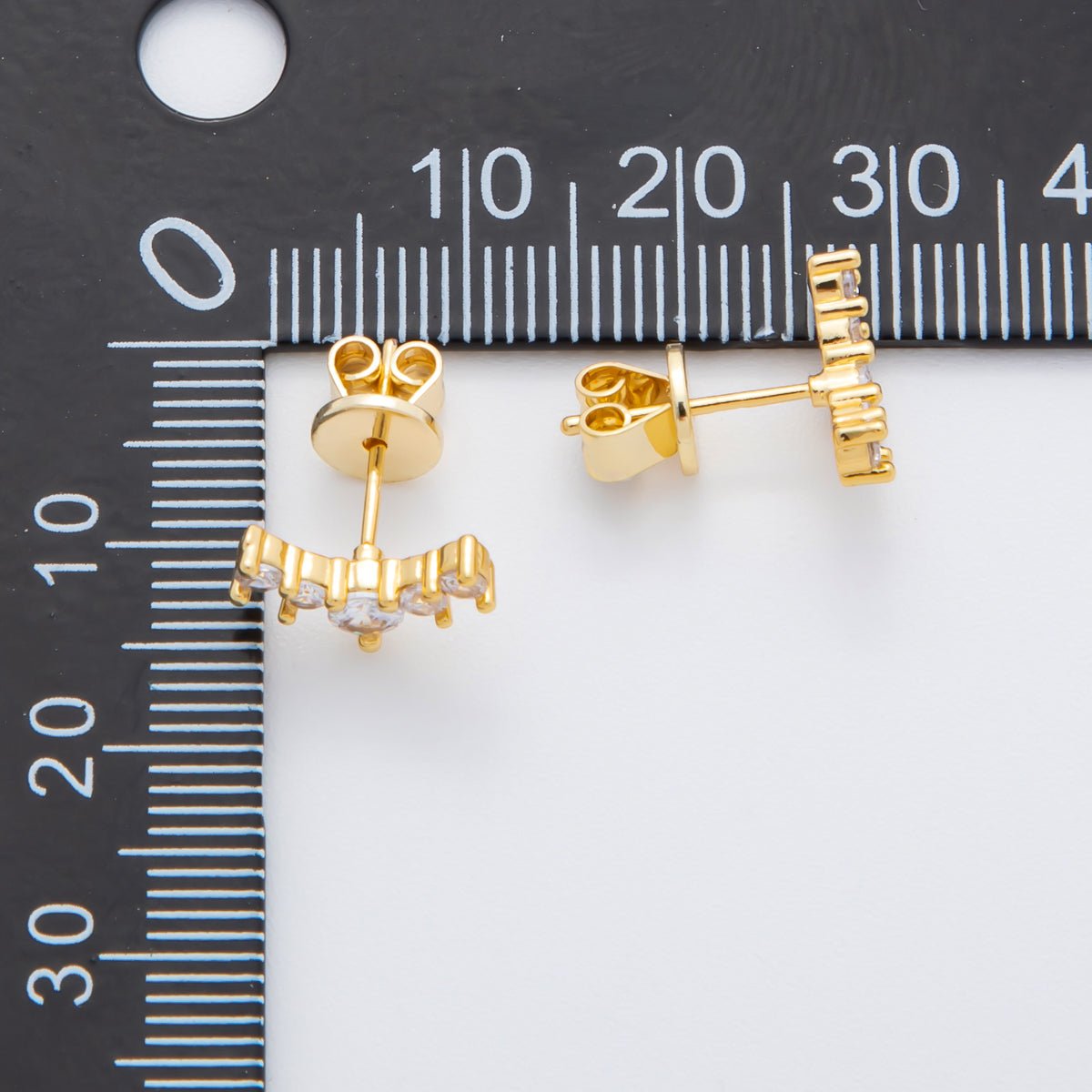 18K Gold Filled 7mm Clear CZ Round Gradient V - Shaped Studs Earrings | AJ282 - DLUXCA