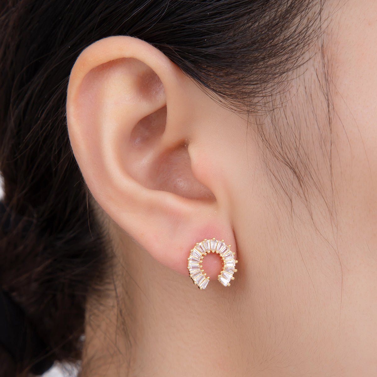 18K Gold Filled Clear CZ Baguette Horseshoe Stud Earrings | AI353 - DLUXCA