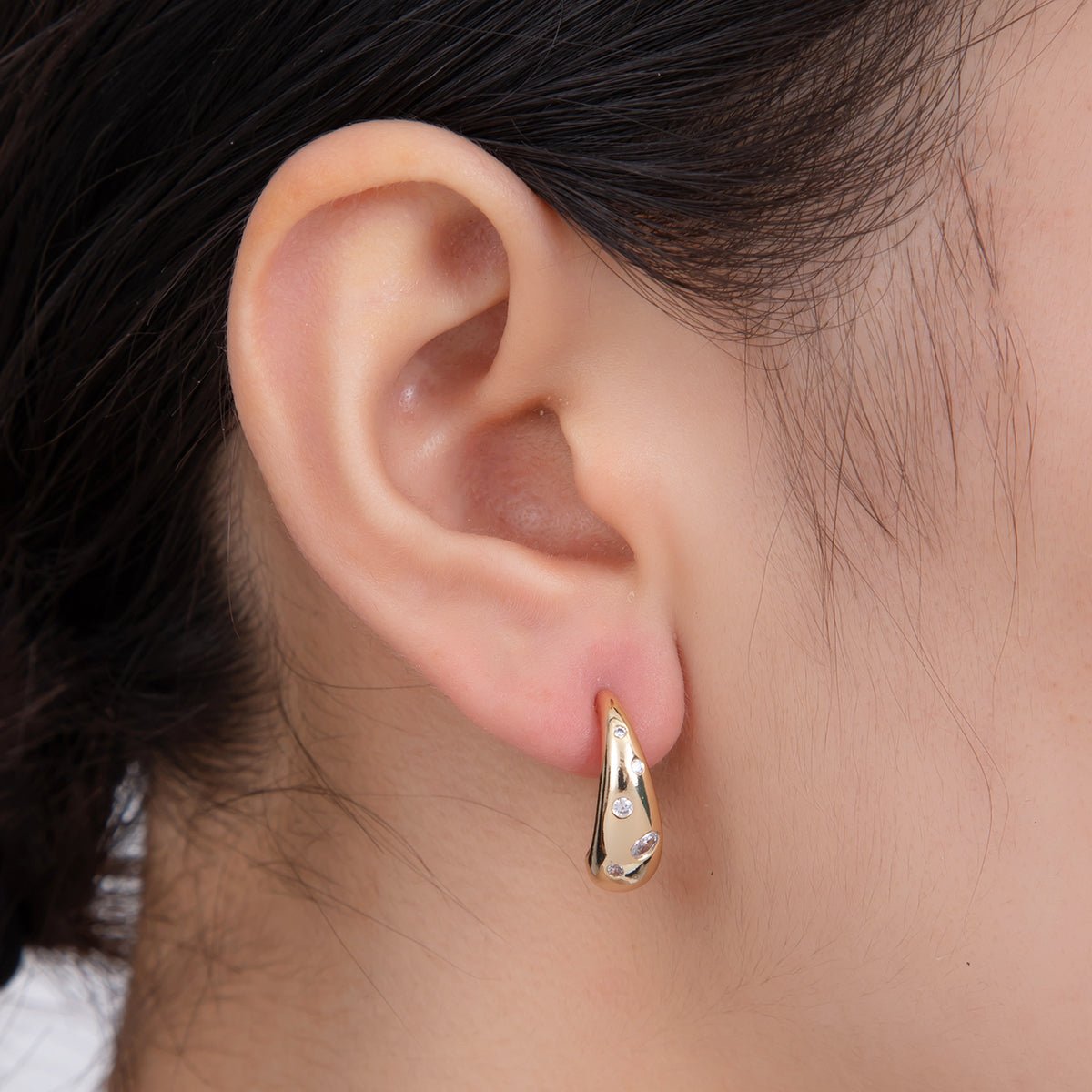 18K Gold Filled Clear CZ Dotted Dome J - Shaped Hoop Earrings | AI355 - DLUXCA