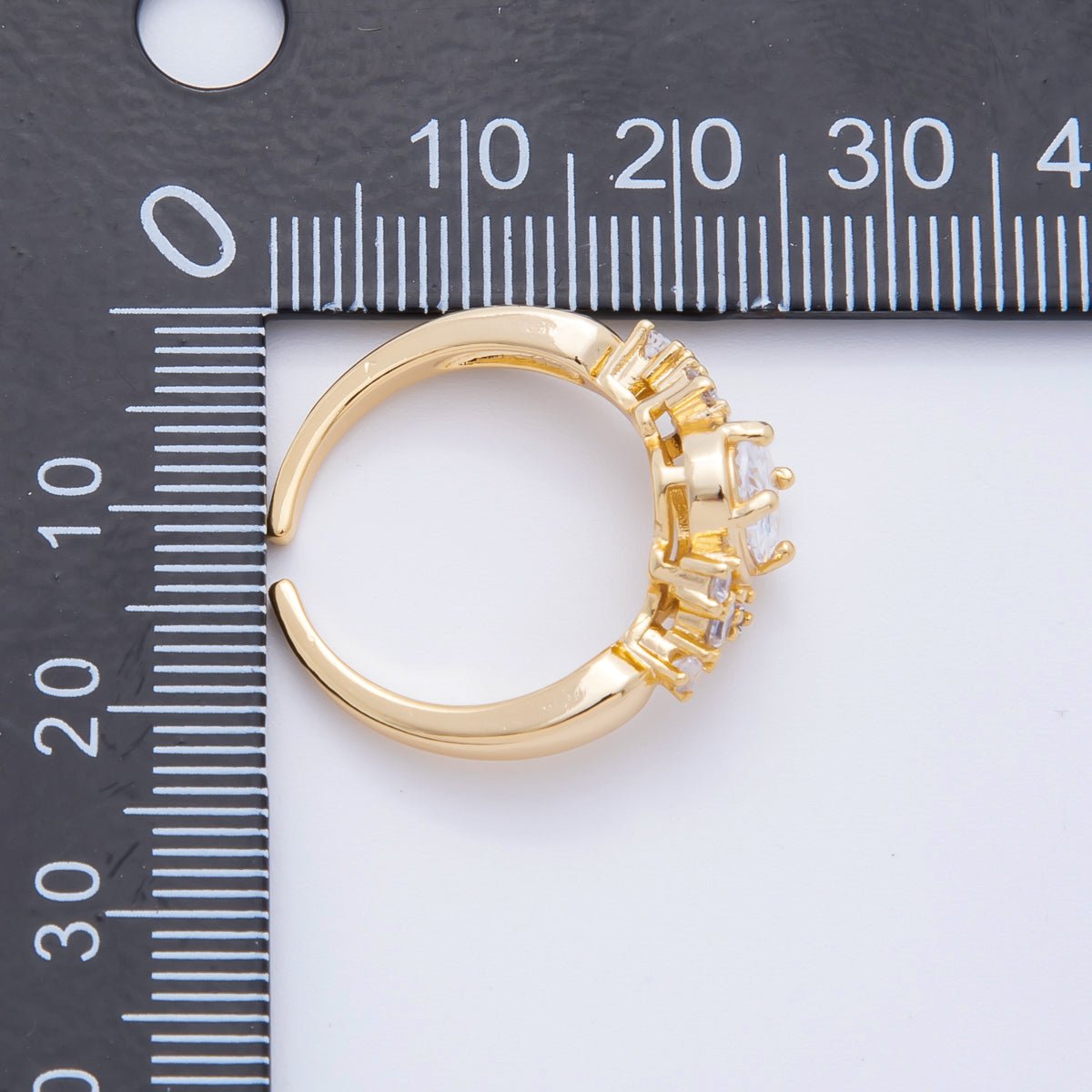 18K Gold Filled Clear CZ Oval Round Cluster Solitaire Ring | O362 - DLUXCA