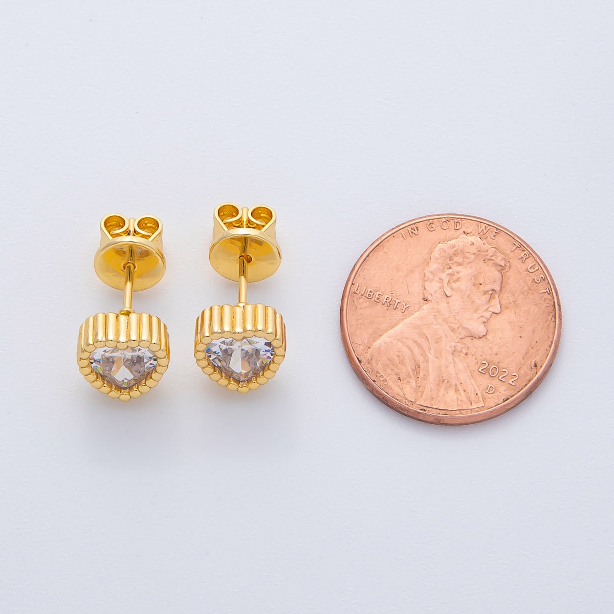 18K Gold Filled Clear CZ Ribbed Bezel Heart Stud Earrings | AD1627 - DLUXCA