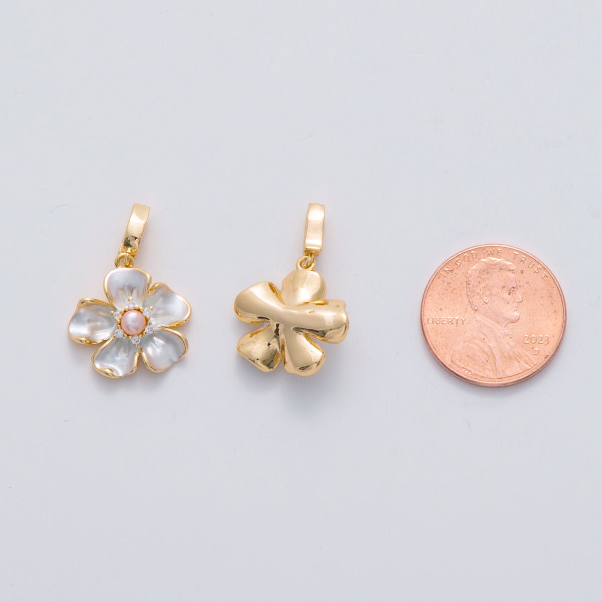 18K Gold Filled CZ Shell Pearl Foil Flower Pendant | AH692 - DLUXCA