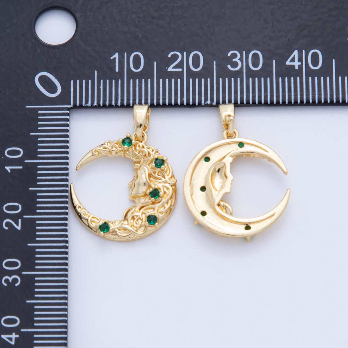 18K Gold Filled Green CZ Women Celestial Crescent Moon Hammered Pendant | AH744 - DLUXCA