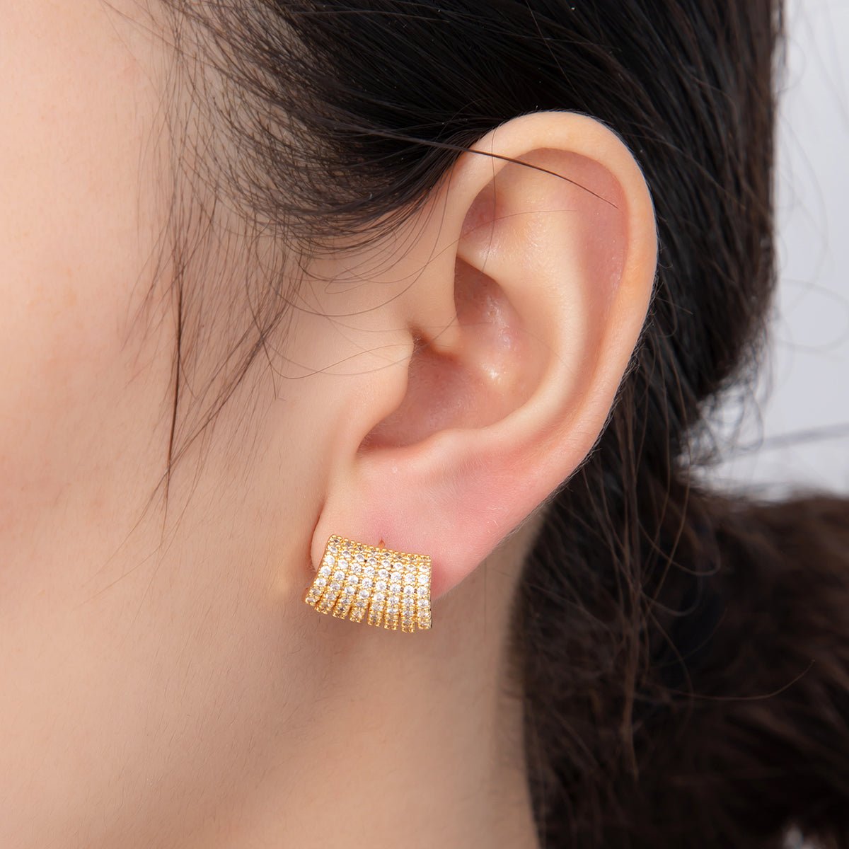 18K Gold Filled Micro Paved CZ Claw Cartilage C - Shaped Hoop Earrings | AI362 - DLUXCA