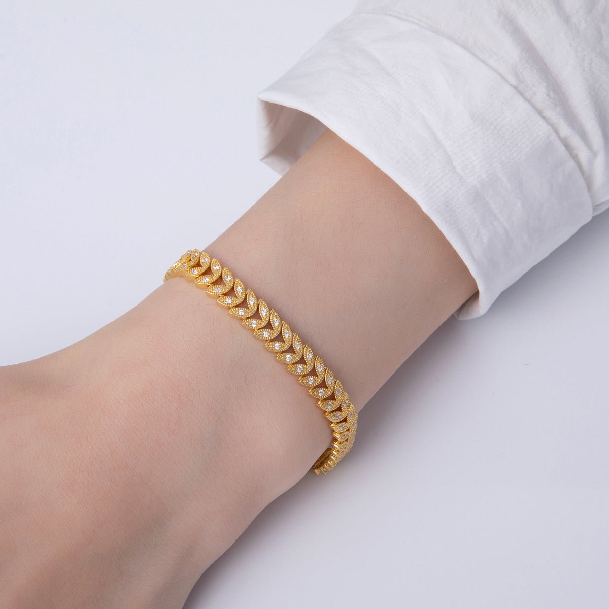18K Gold Filled Micro Paved CZ Feather Heart Adjustable 7 Inch Chain Bracelet | WA - 3888 - DLUXCA