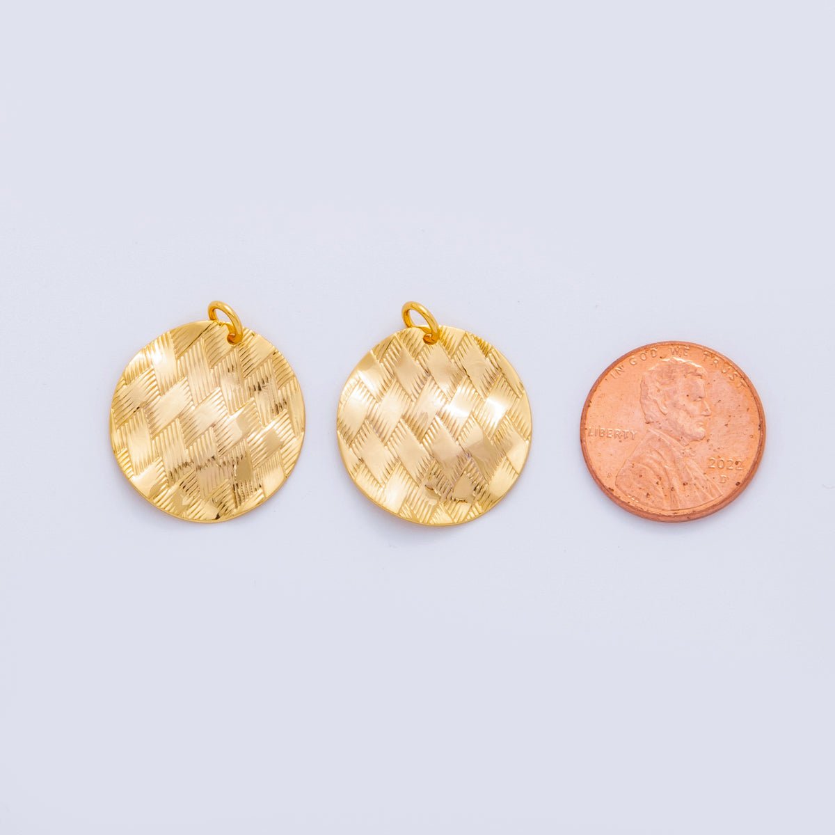 18K Gold Filled Quilted Woven Hammered Round Charm | X762 - DLUXCA