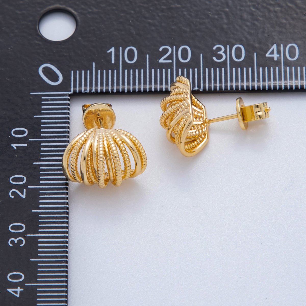 18K Gold Filled Ribbed Dome Shell Stud Earrings | AJ148 - DLUXCA