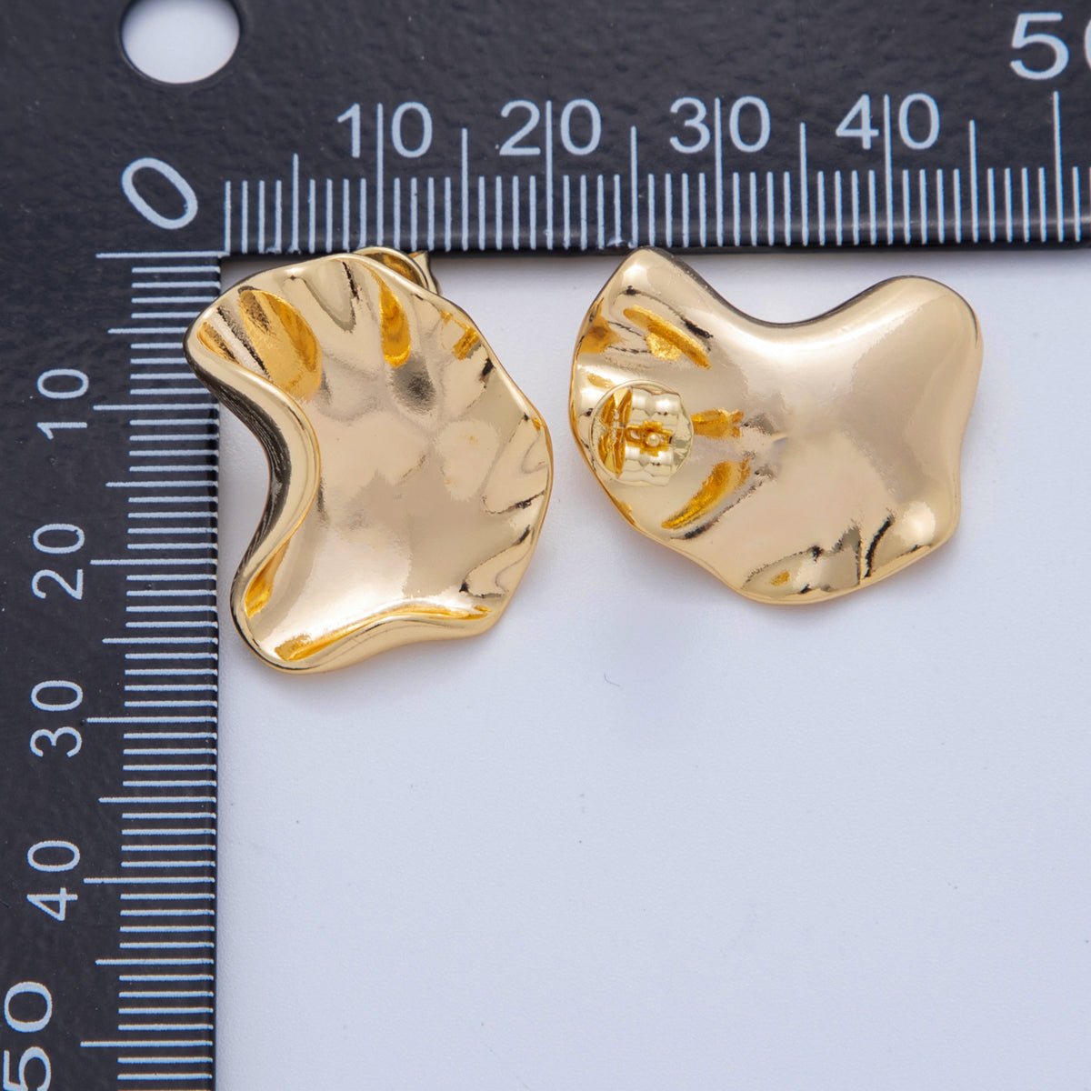 18K Gold Filled Sculpted Metal Square Hammered Stud Earrings | AI404 - DLUXCA