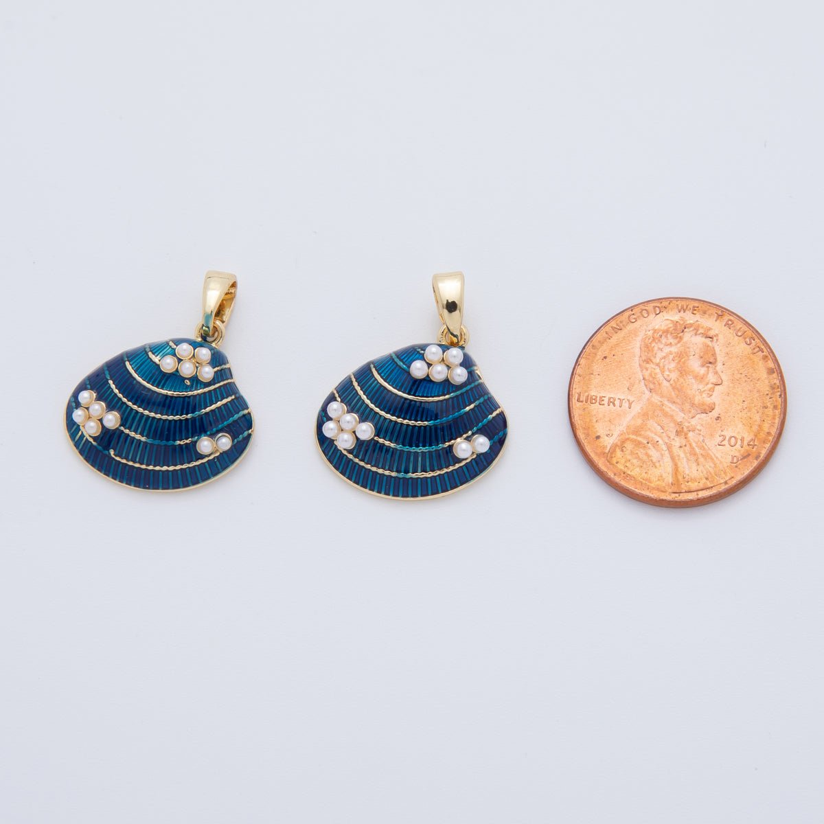18K Gold Filled Shell Pearl Blue Scallop Sea Shell Pendant | AH777 - DLUXCA