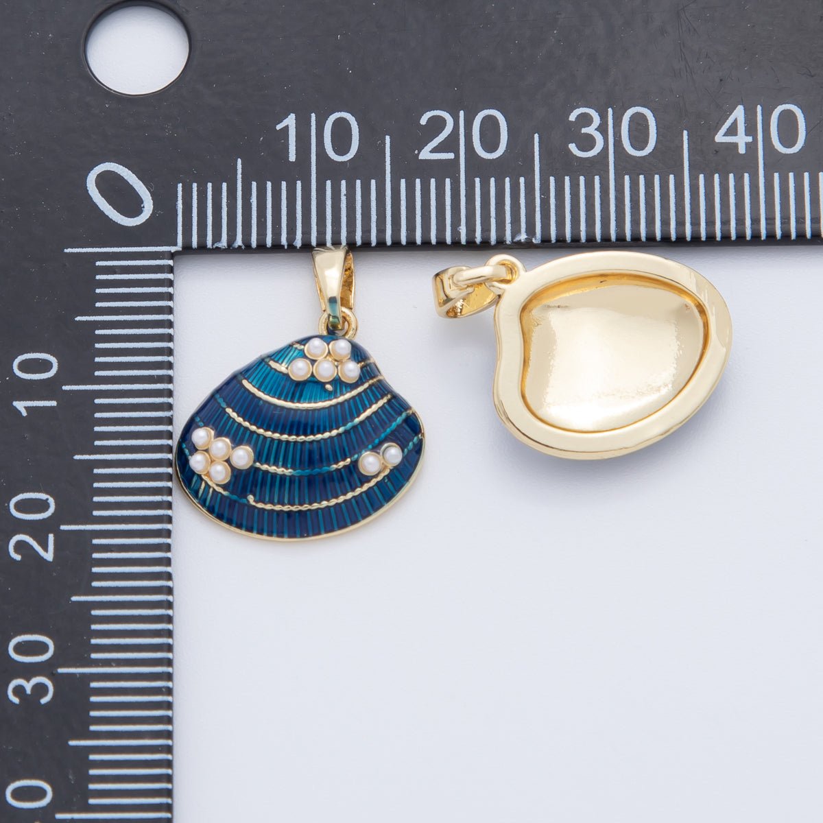 18K Gold Filled Shell Pearl Blue Scallop Sea Shell Pendant | AH777 - DLUXCA