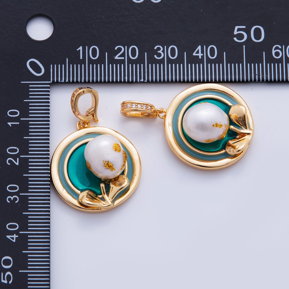 18K Gold Filled Shell Pearl Flower Round Micro Paved CZ Snap Bail Pendant | AH704 - DLUXCA