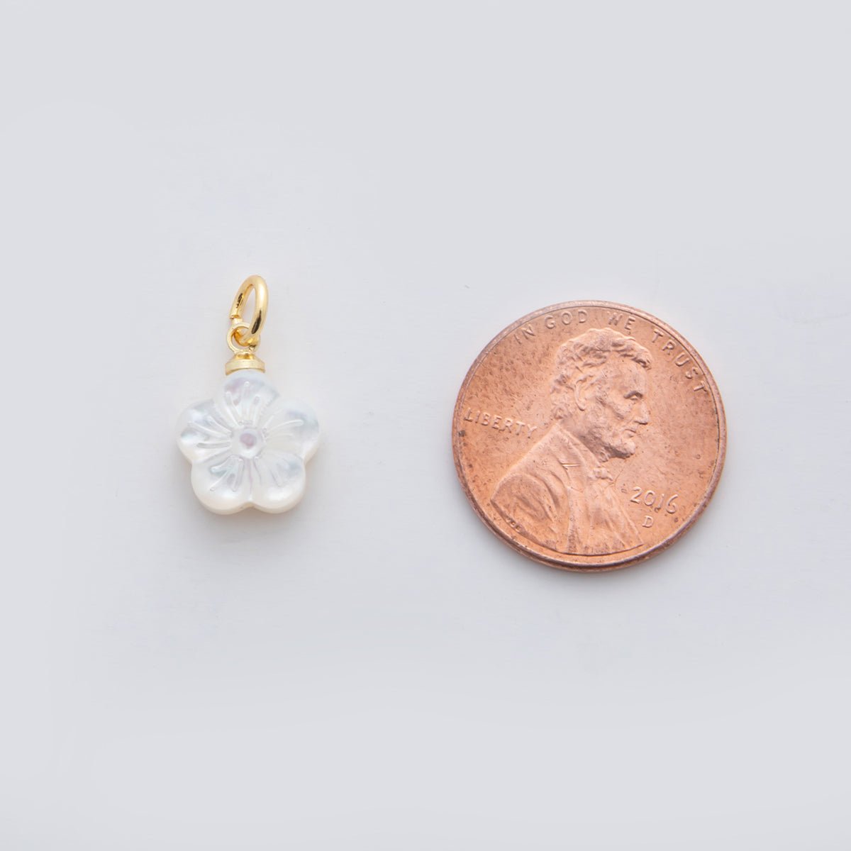 18K Gold Filled White Shell Pearl Daisy Flower Charm | AJ309 - DLUXCA