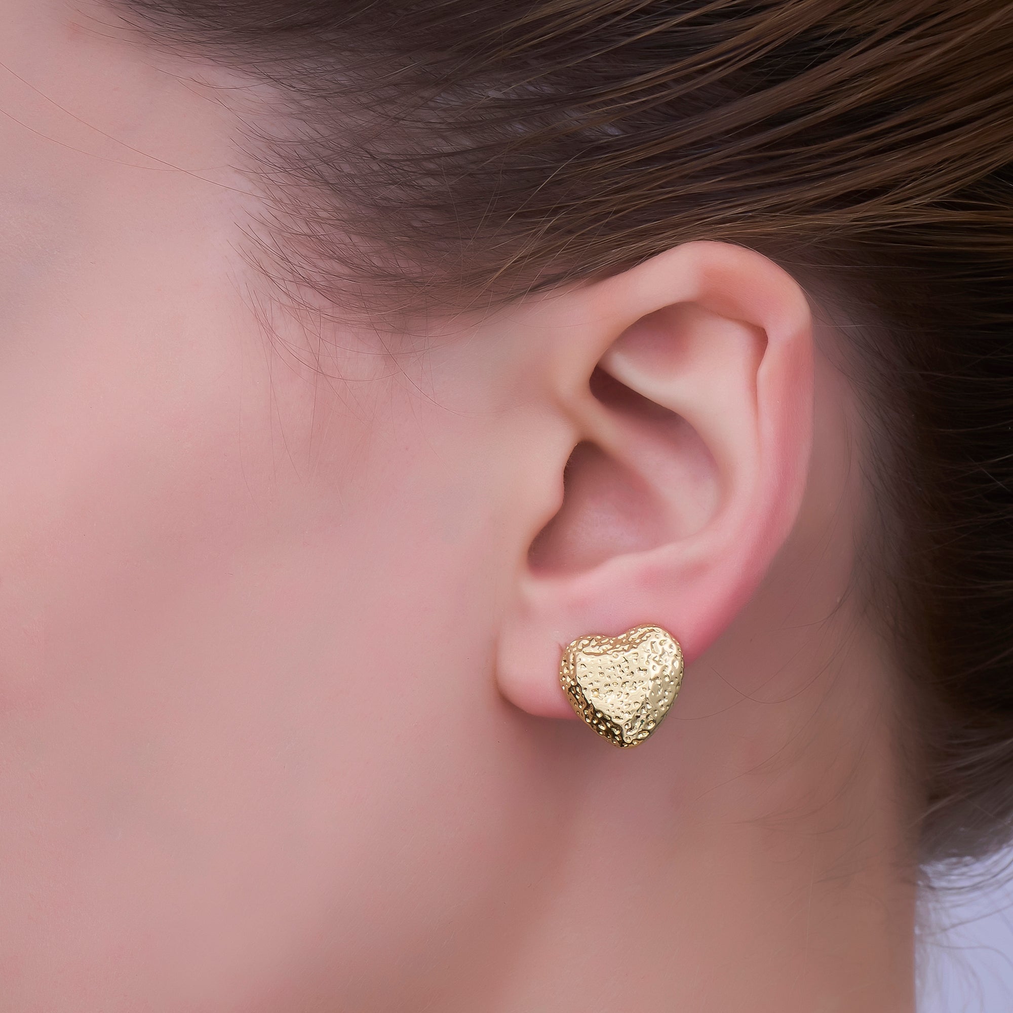 24K Gold Filled 14mm Hammered Heart Stud Earrings | AI488