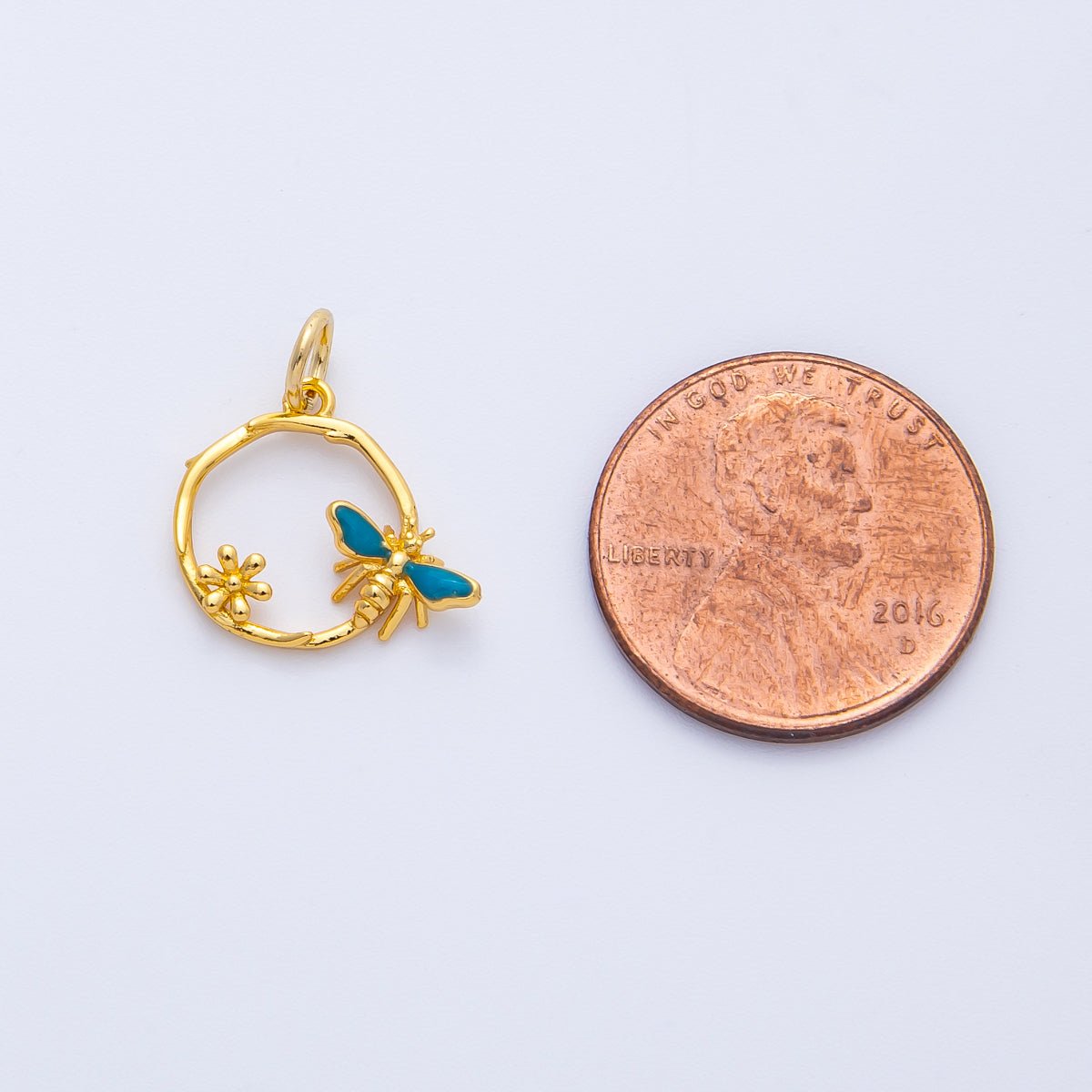 24K Gold Filled 13mm Bumble Bee Flower Open Round Charm | Charms - 00402 - DLUXCA