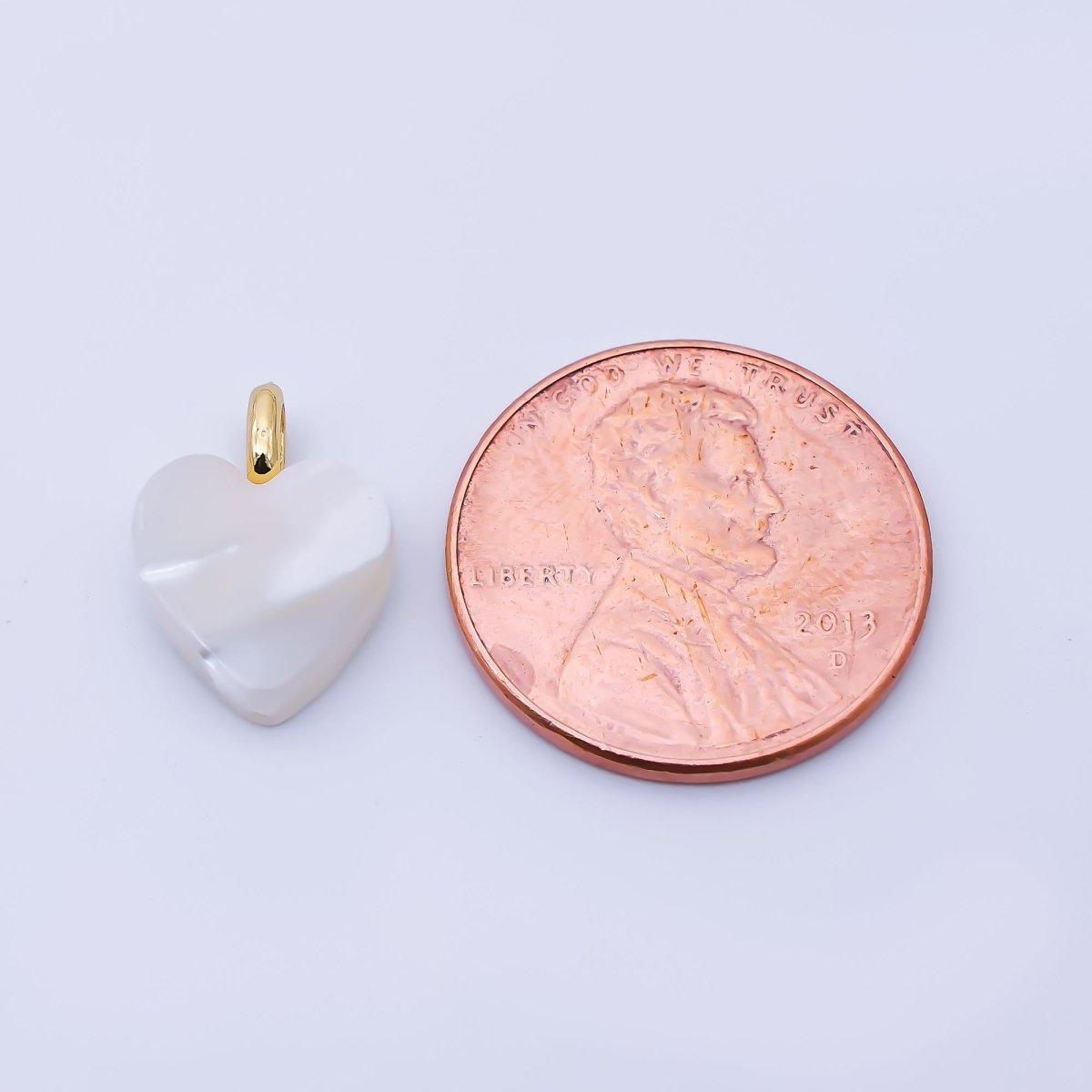 24K Gold Filled 14mm White Shell Pearl Heart Pendant | P1949 - DLUXCA