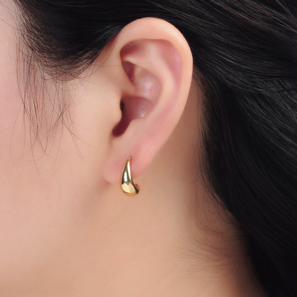 24K Gold Filled 15mm Minimalist Dome J - Shaped Hoop Earrings | Q452 - DLUXCA
