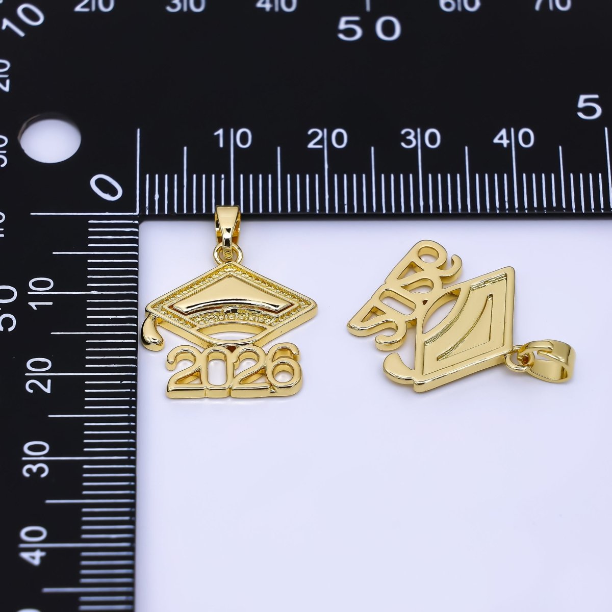24K Gold Filled 18mm Graduation Hat Year Script 2026 Pendant | AA - 1564 - DLUXCA