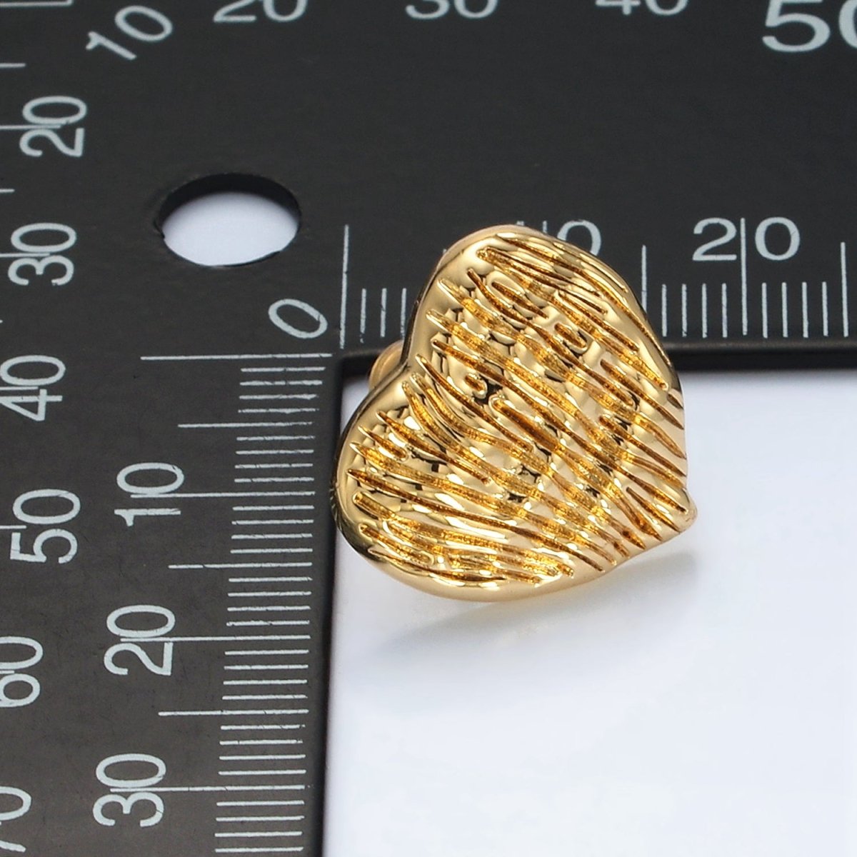 24K Gold Filled 18mm Line - Textured Heart Stud Earrings | Q481 - DLUXCA