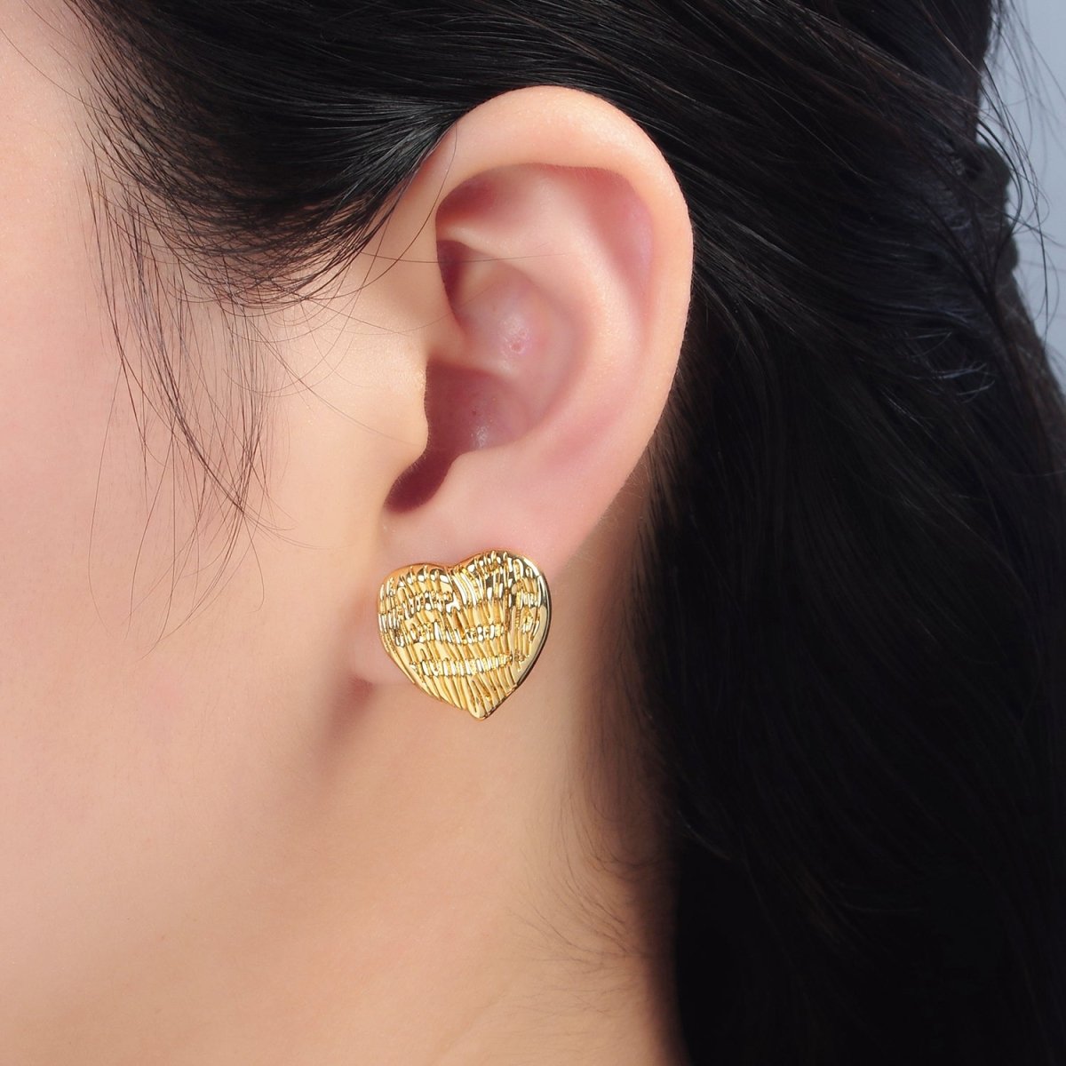 24K Gold Filled 18mm Line - Textured Heart Stud Earrings | Q481 - DLUXCA