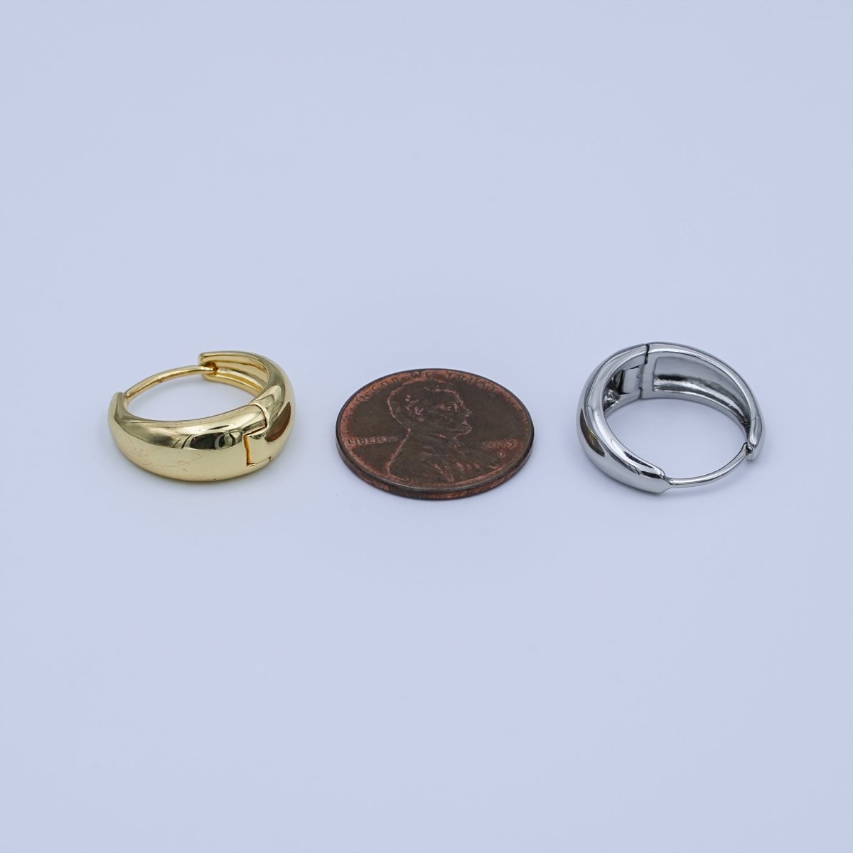 24K Gold Filled 18mm Minimalist Huggie Hoop Earrings in Gold & Silver | T021 T026 - DLUXCA