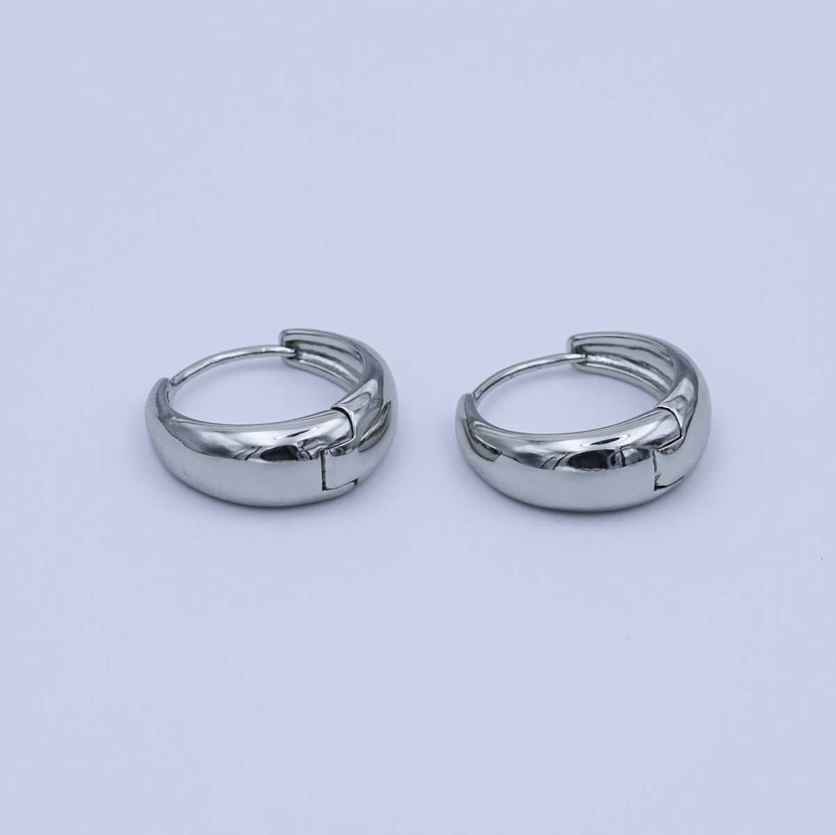 24K Gold Filled 18mm Minimalist Huggie Hoop Earrings in Gold & Silver | T021 T026 - DLUXCA