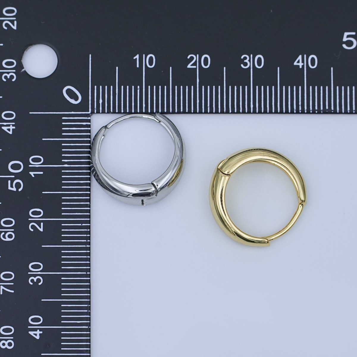 24K Gold Filled 18mm Minimalist Huggie Hoop Earrings in Gold & Silver | T021 T026 - DLUXCA