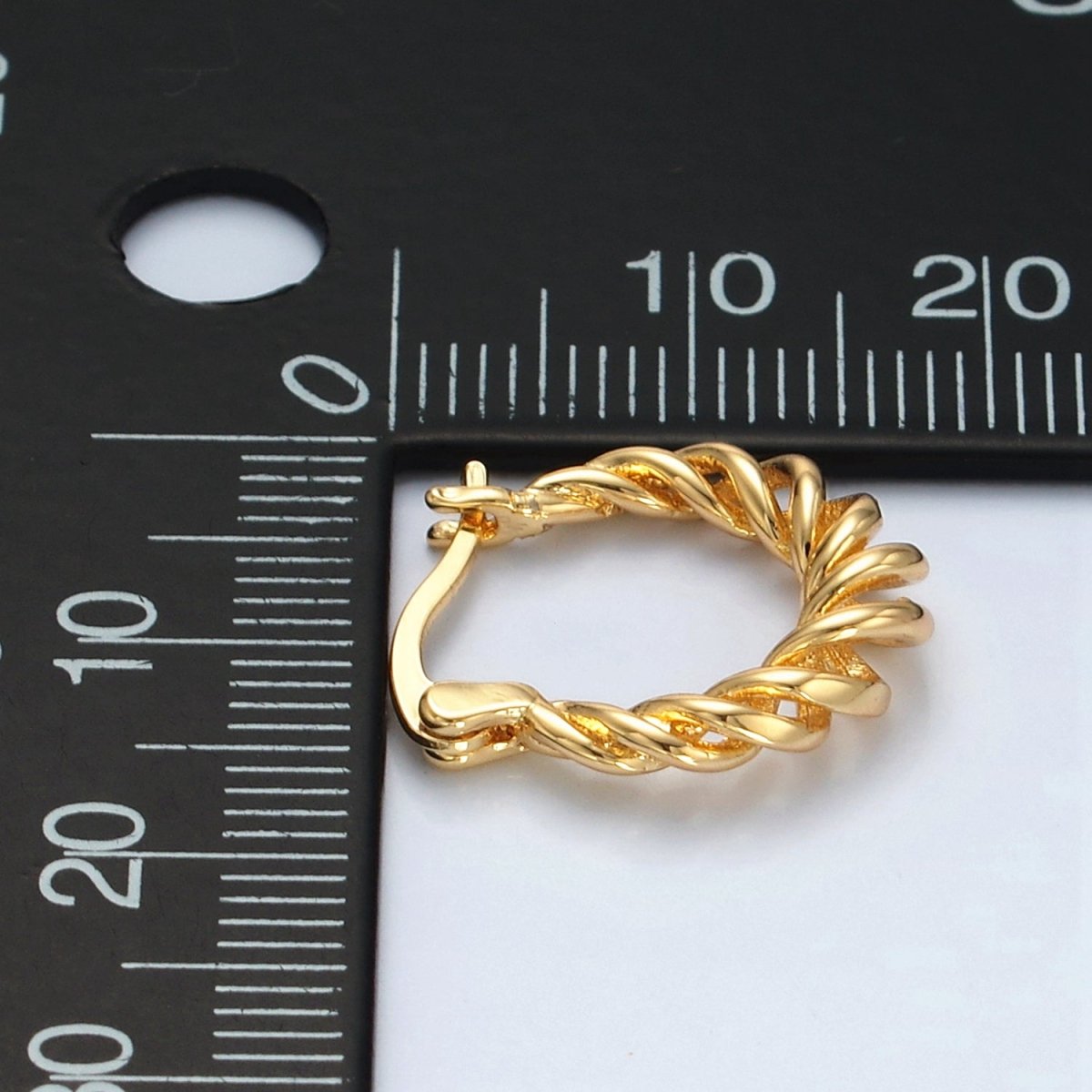 24K Gold Filled 18mm Twisted Rope Minimalist Latch Hoop Earrings | T095 - DLUXCA