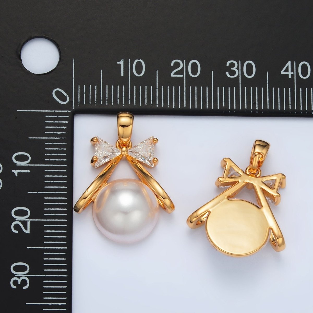 24K Gold Filled 19mm Ribbon Bow CZ Shell Pearl Pendant | AA1409 - DLUXCA