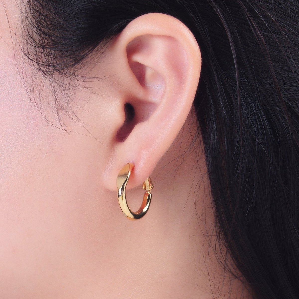 24K Gold Filled 20mm Flat Edged Minimalist Hinge Hoop Earrings | P232 - DLUXCA