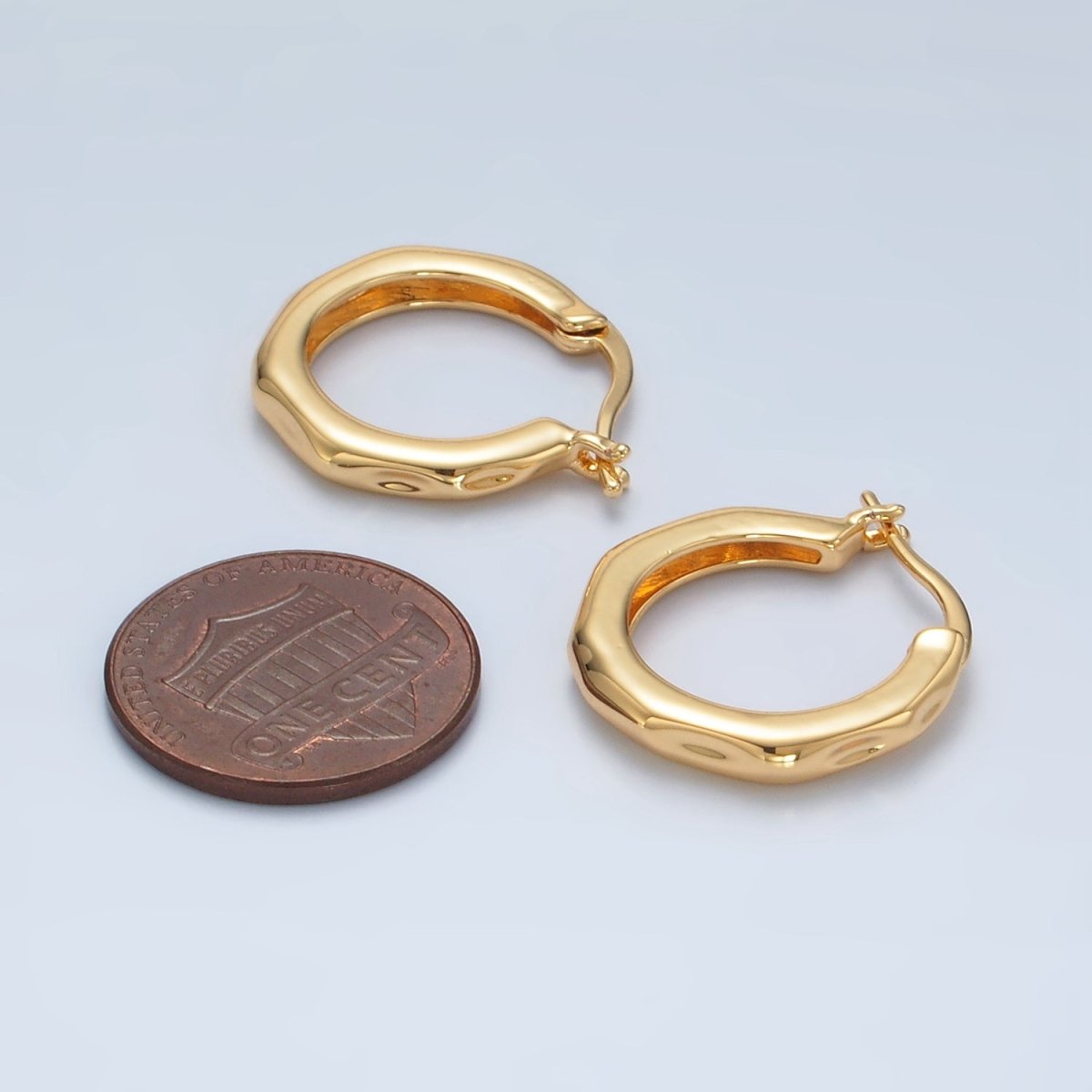 24K Gold Filled 20mm Hammered Minimalist Cartilage Latch Hoop Earrings | T208 - DLUXCA