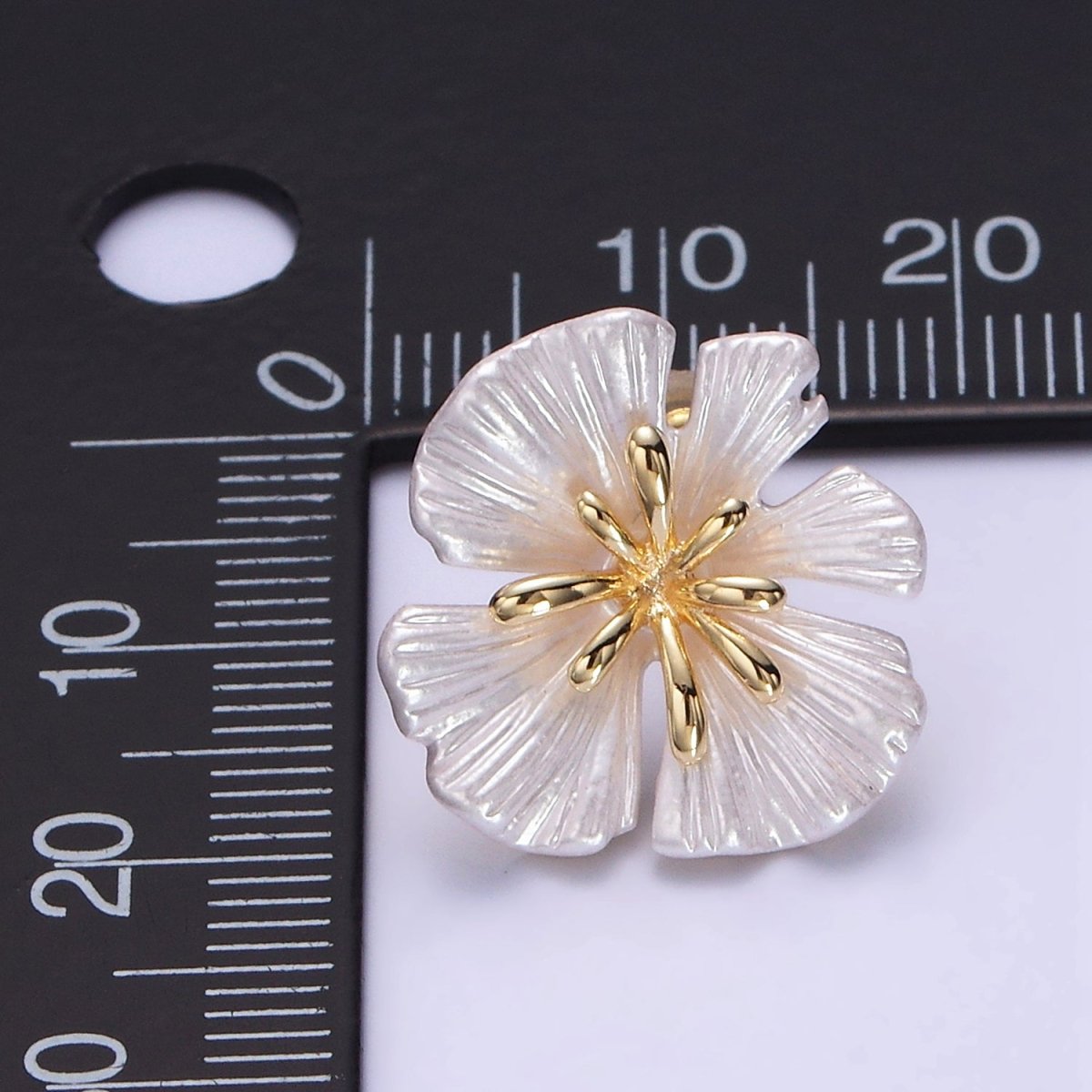 24K Gold Filled 20mm Shell Pearl Flower Stud Earrings | Z819 - DLUXCA