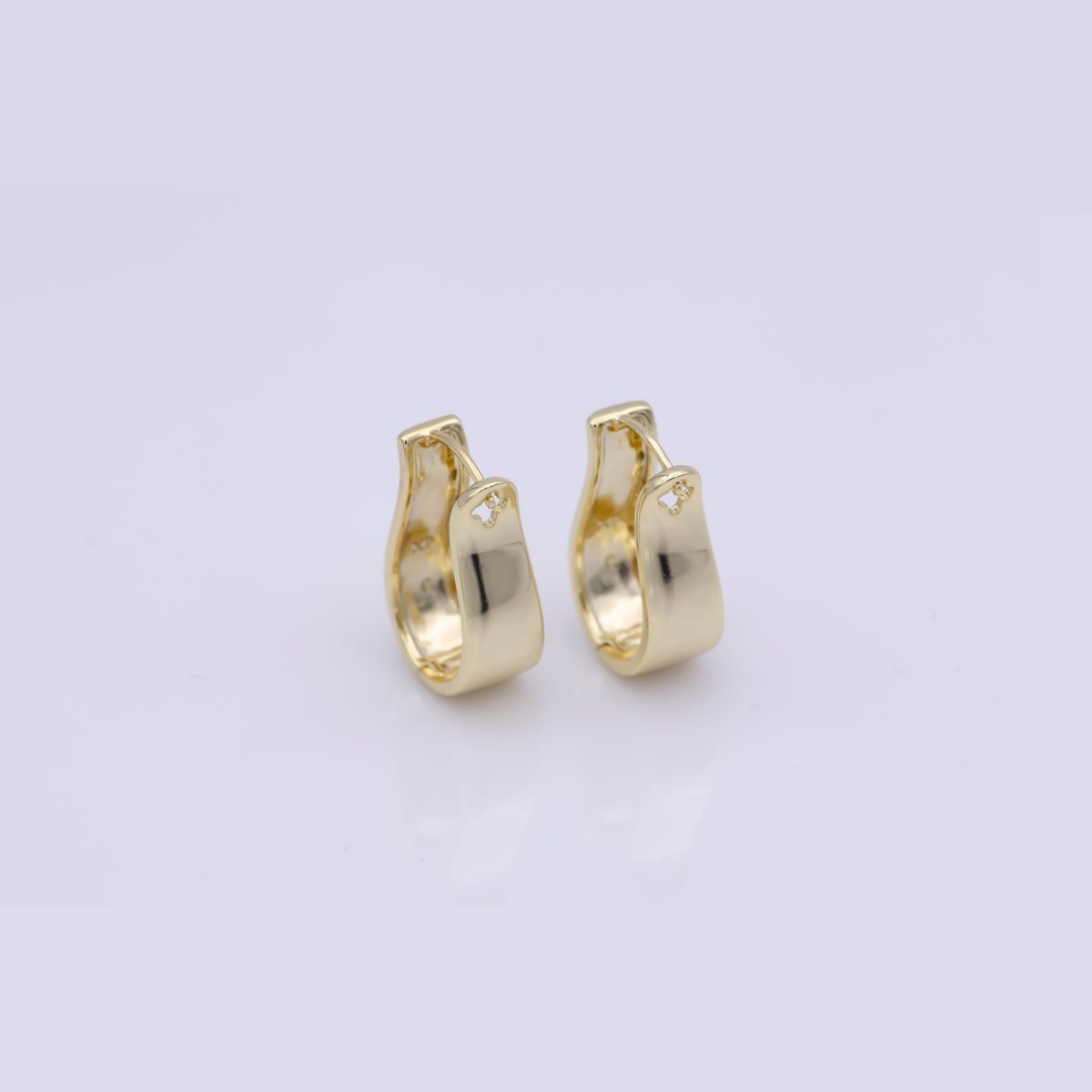 24K Gold Filled 23mm Curved Hoop Earrings | V451 - DLUXCA