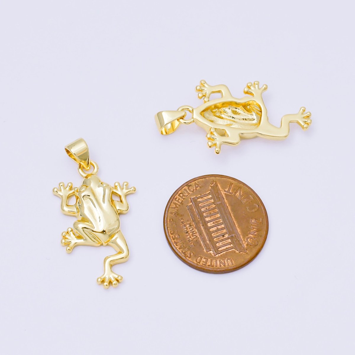 24K Gold Filled 25.5mm Amphibian Frog Animal Pendant | AA1610 - DLUXCA