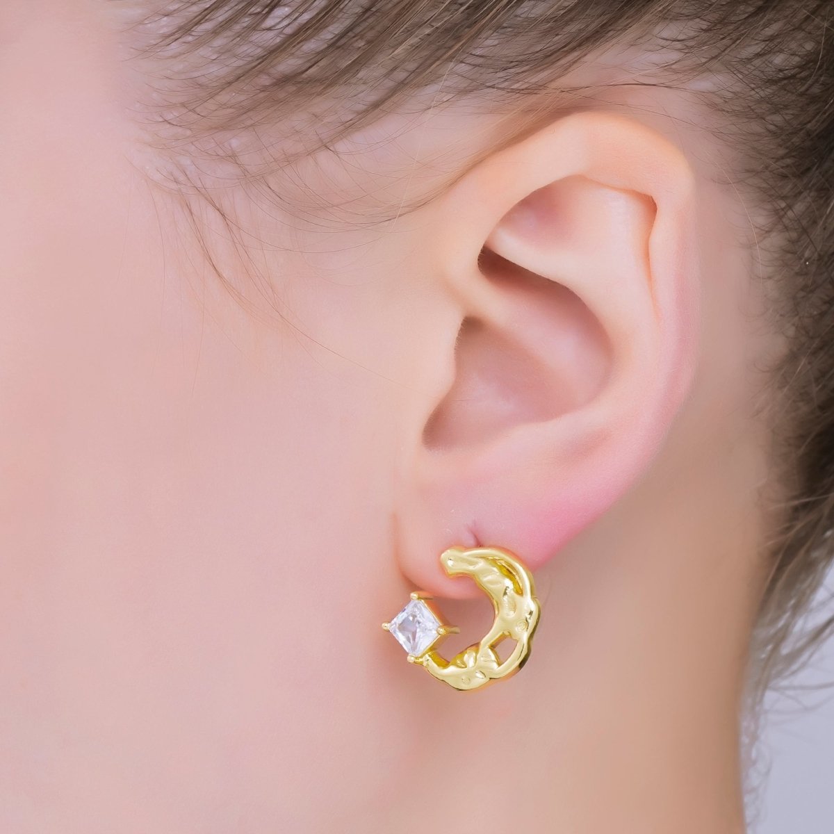 24K Gold Filled Baguette CZ Molten Crescent Moon Stud Earrings | AI445 - DLUXCA