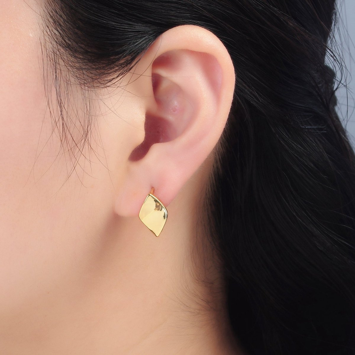 24K Gold Filled Curved Rhombus Minimalist Huggie Earrings | Q430 - DLUXCA
