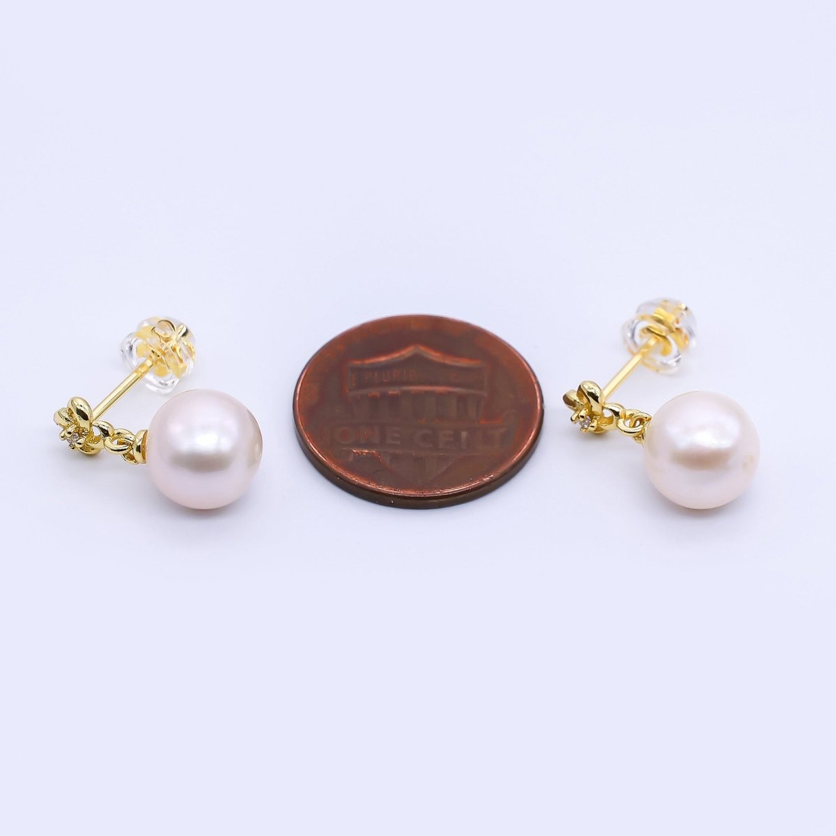 24K Gold Filled Freshwater Pearl Round Dainty Flower Stud Earrings | Q - 419 - DLUXCA