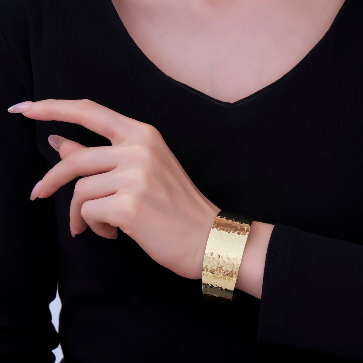 24K Gold Filled Hammered Bangle Cuff Bracelet | WA - 3249 - DLUXCA