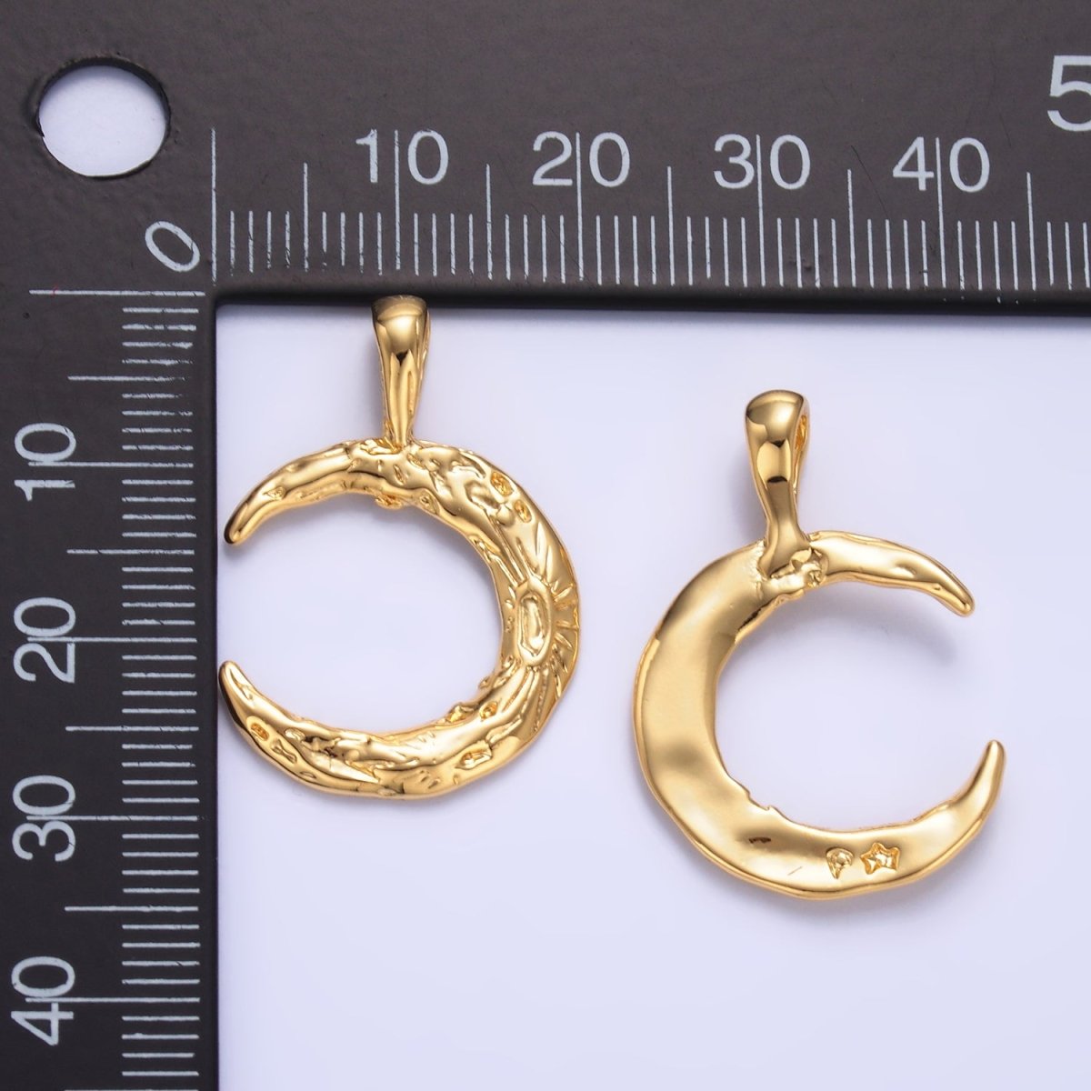 24K Gold Filled Hammered Celestial Crescent Moon Pendant | AA1081 - DLUXCA