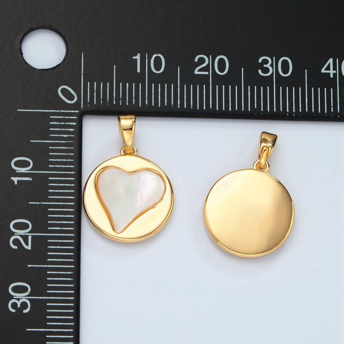 24K Gold Filled Heart Shell Pearl Bezel Round Pendant | H736 - DLUXCA