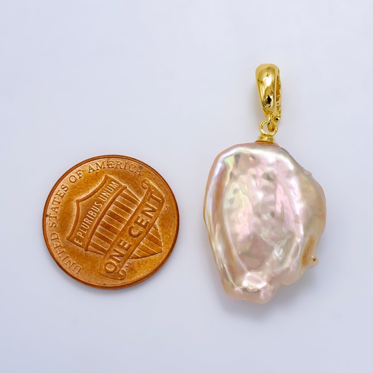 24K Gold Filled Iridescent Freshwater Pearl Snap Latch Bail Pendant | P1915 - DLUXCA