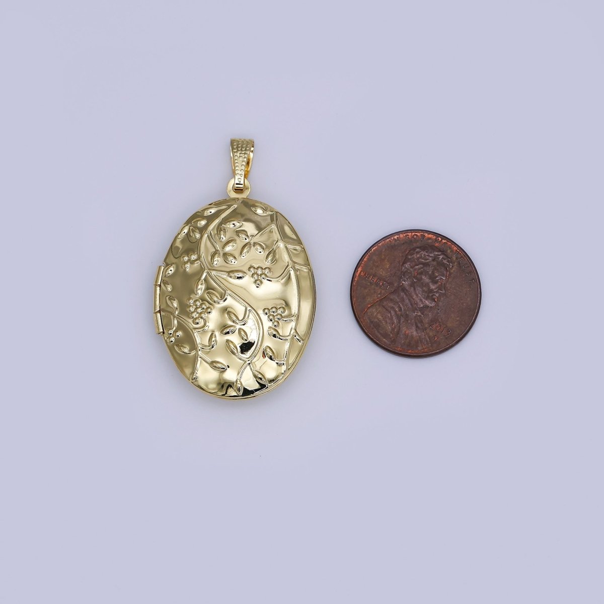 24K Gold Filled Nature Flower Engraved Oval Locket | AH487 - DLUXCA