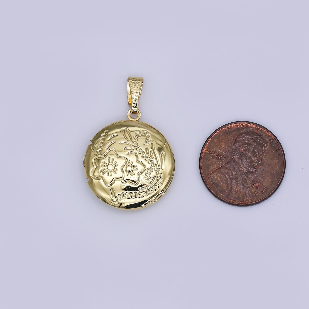 24K Gold Filled Nature Flower Engraved Round Locket | AH485 - DLUXCA