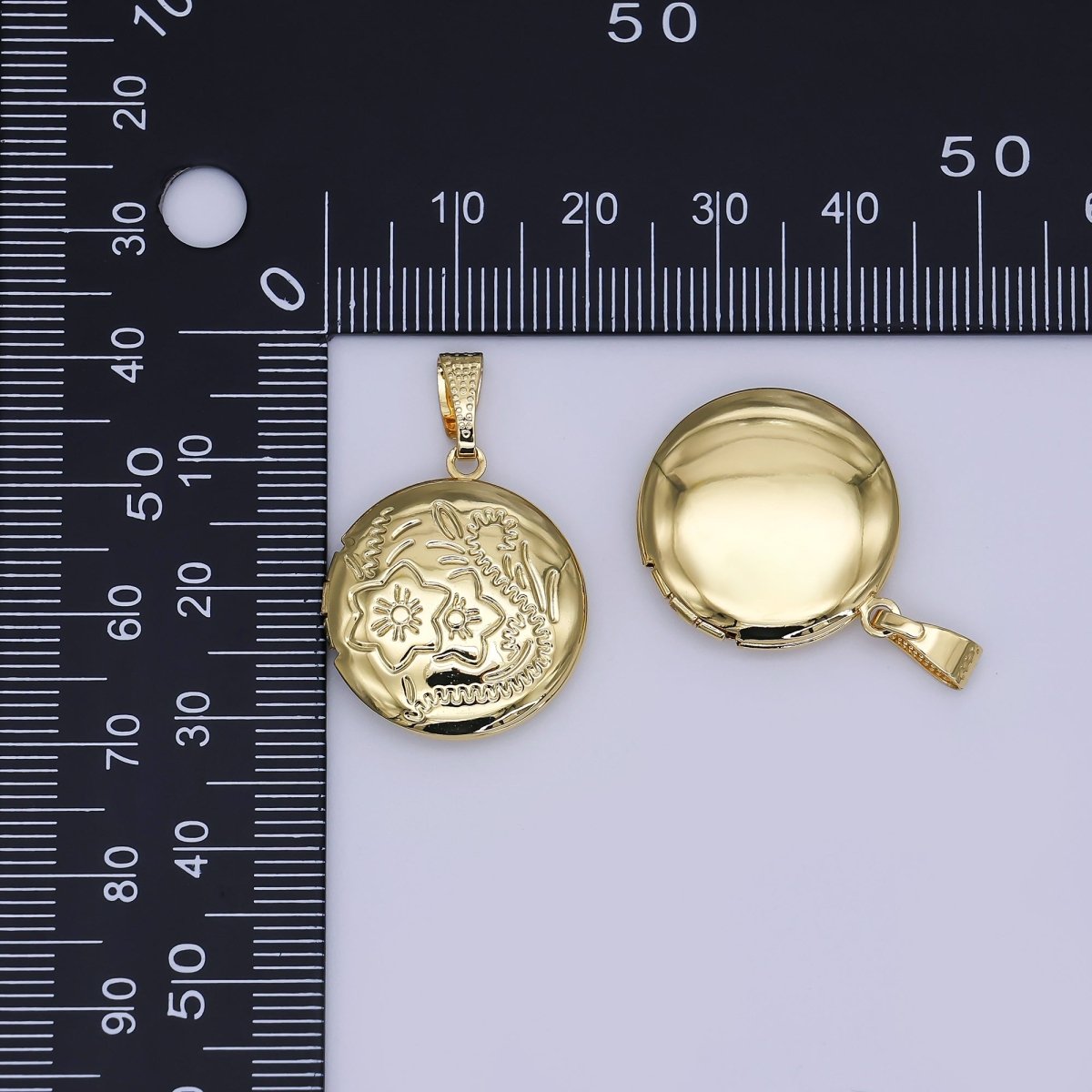 24K Gold Filled Nature Flower Engraved Round Locket | AH485 - DLUXCA