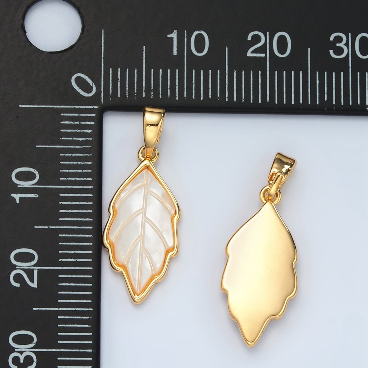 24K Gold Filled Nature Leaf Shell Pearl Bezel Pendant | H721 - DLUXCA